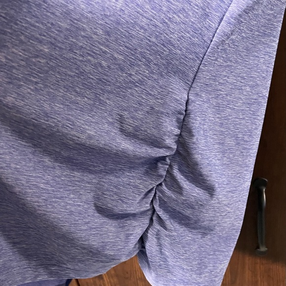 XL Eddie Bauer work out tshirt in a periwinkle color and ruched sides - Picture 2 of 4